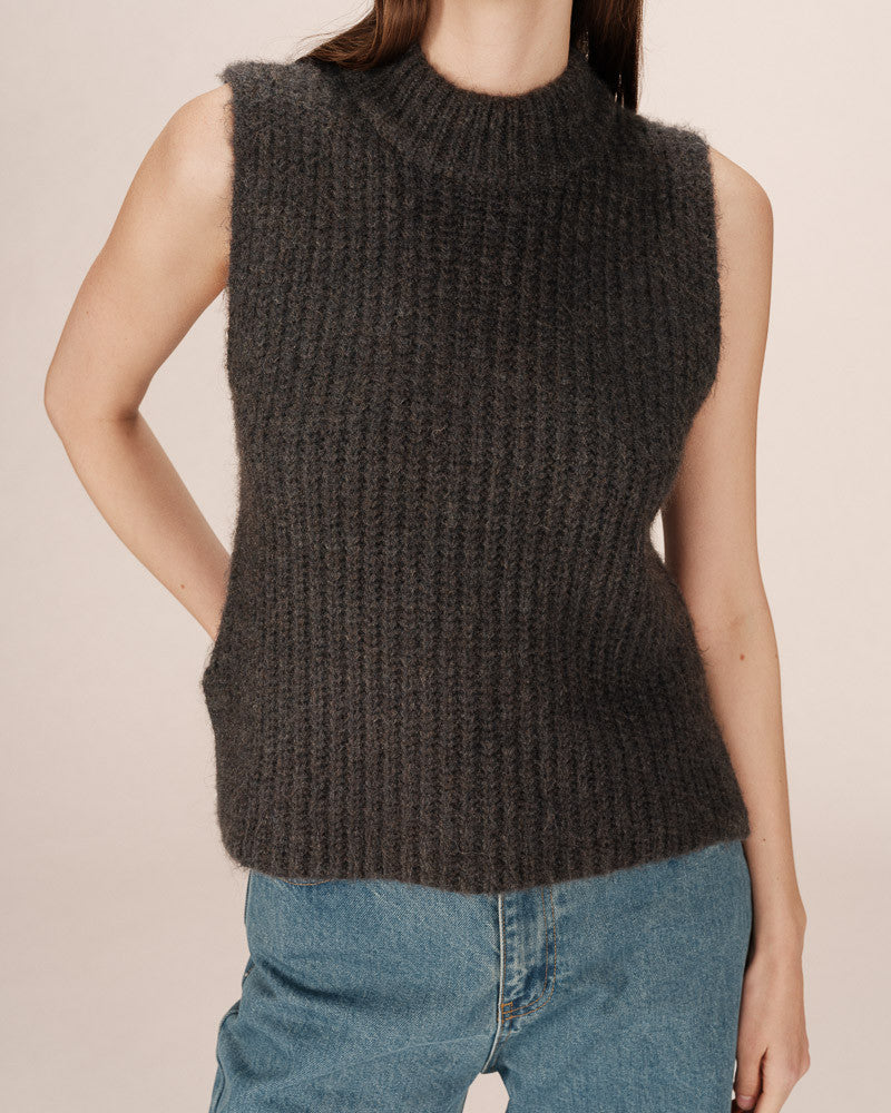 Grace & Mila Sablon Sleeveless Sweater