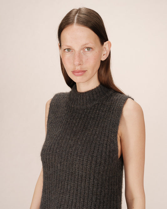 Grace & Mila Sablon Sleeveless Sweater